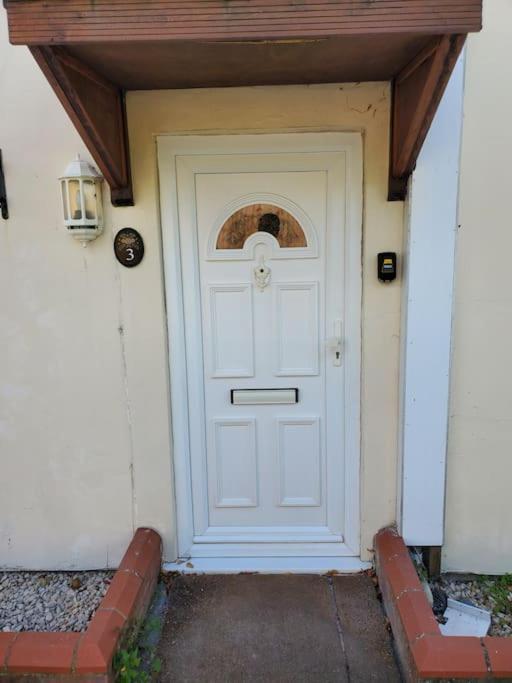 Central Windsor 2 Bedroom Flat With Free Parking ภายนอก รูปภาพ