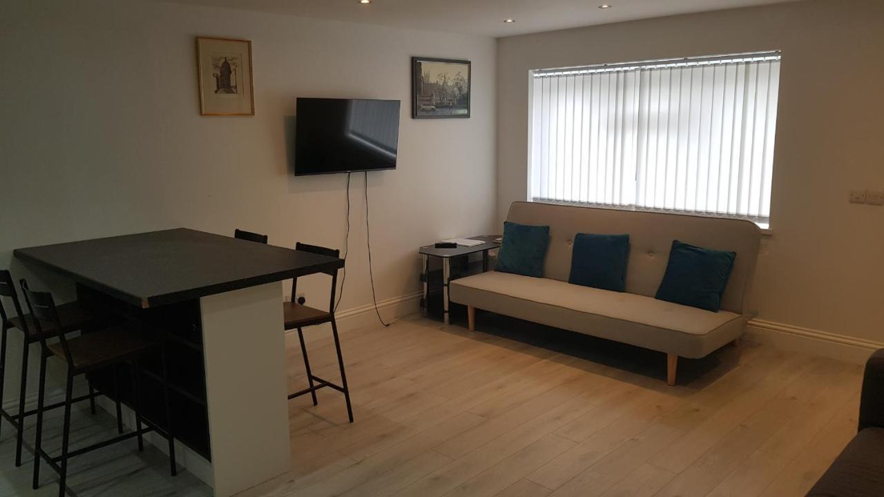 Central Windsor 2 Bedroom Flat With Free Parking ภายนอก รูปภาพ